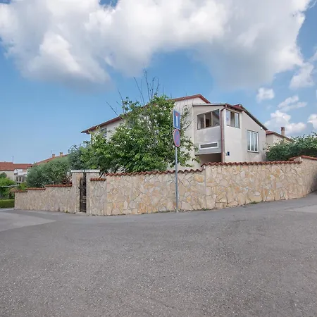 Luti Apartamento Pula