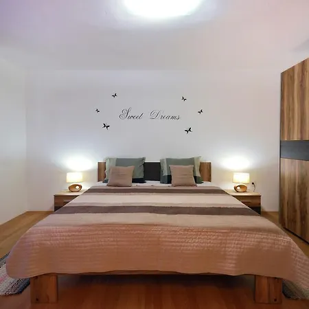 Apartment Luti *