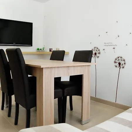 Luti Apartment *
