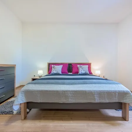 Luti Апартаменты